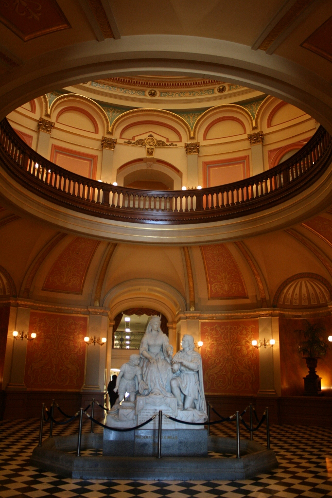 Sacramento State Capitol Buidling foyer